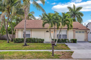 5604 Priscilla Lane Ne, Lake Worth