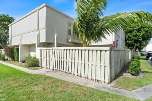 12128 Regal Court E, Wellington