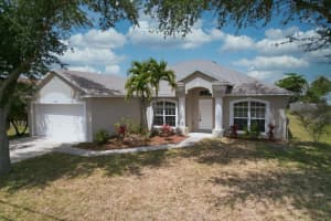 518 Se Nome Drive, Port Saint Lucie