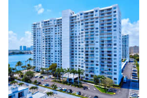 2851 Ne 183rd Street 512e, Aventura