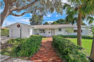 815 2nd Court, Lake Park