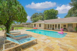 166 Old Country Road S, Wellington