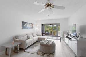 8753 Bella Vista Drive 33, Boca Raton