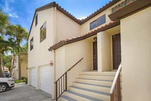 9 Via De Casas Sur 203, Boynton Beach