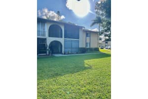 311 Pine Ridge Circle B-1, Greenacres