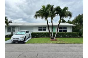 728 Ridge Road 35, Lantana