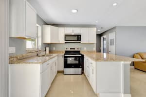 212 Palmetto Drive, Lake Park