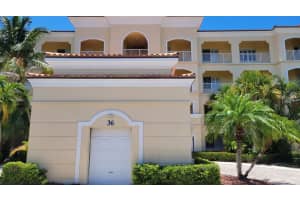 36 Harbour Isle Drive W 105, Fort Pierce