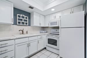 2929 Se Ocean Boulevard M10, Stuart