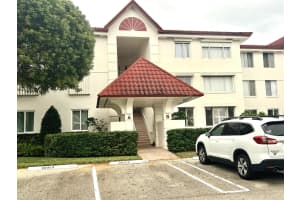 104 Half Moon Circle B2, Hypoluxo
