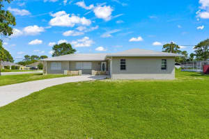 798 Se Atlantus Avenue, Port Saint Lucie