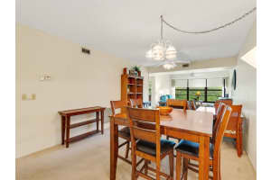 27 Plantation Drive 202, Vero Beach