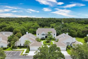 1915 Westminster Circle 17-5, Vero Beach