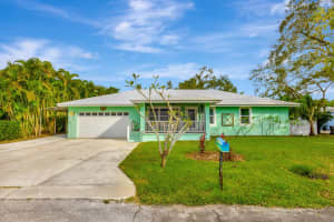 2415 Laurel Ln, Palm Beach Gardens