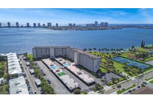 801 Lake Shore Drive 204, Lake Park