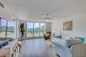 5390 Woodland Lakes Drive 305, Palm Beach Gardens