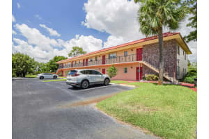 1961 Sw Palm City Road H, Stuart