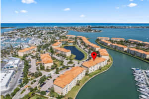 9 Harbour Isle Drive E 103, Fort Pierce