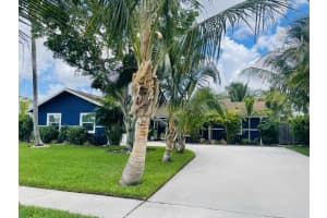 5357 Sandhurst Circle N, Lake Worth