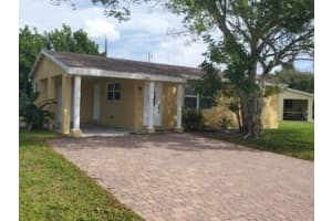 516 Nw 8th Court, Boynton Beach