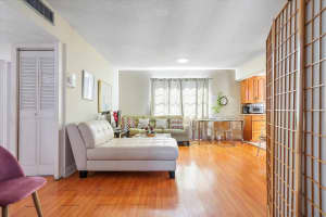 714 Ne 10th Street 205, Hallandale Beach