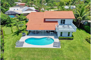 141 Pine Hill Trail W, Tequesta