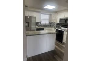 729 Lori Drive 305, Palm Springs