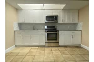 184 Se 10th Street, Deerfield Beach