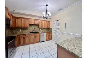 1431 Captains Walk 17, Fort Pierce