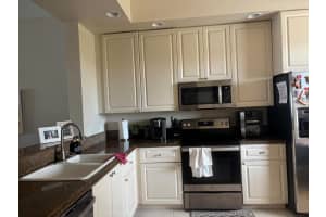 30 Harbour Isle Drive W Ph-05, Fort Pierce
