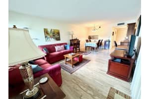 824 Sw 9th Street Circle 101, Boca Raton