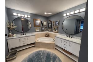 18 Harbour Isle Drive W 102, Fort Pierce