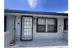 602 Centre Court Sw 202, Vero Beach