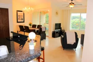 523 Villa Circle, Boynton Beach
