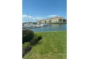 16 Harbour Isle Drive W 104, Fort Pierce