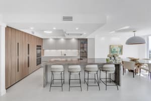 20201 E Country Club Drive 1005, Aventura