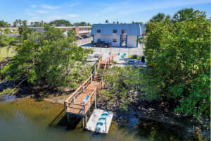801 Hummingbird 101 Way 105, North Palm Beach