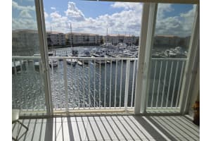 9 Harbour Isle Drive E 1, Fort Pierce