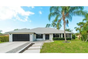 325 Knotty Wood Lane, Wellington