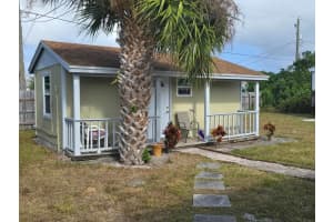 513 Greynolds Circle Cottage, Lantana
