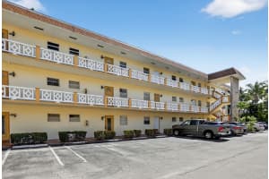 5111 W Oakland Park Boulevard 201, Lauderdale Lakes