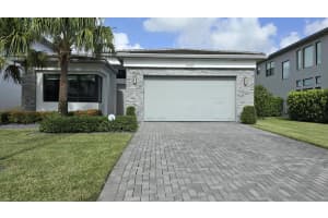 8489 Apple Falls Lane, Boca Raton