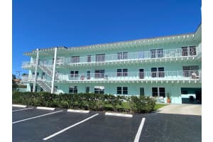 219 Lakeview 102 Avenue 102, Lantana