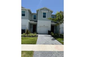 379 Se Crossoak Lane, Port Saint Lucie