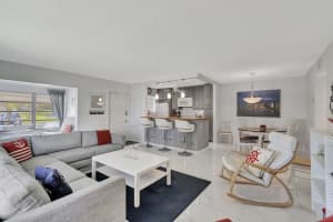 1182 S Drive Circle D, Delray Beach