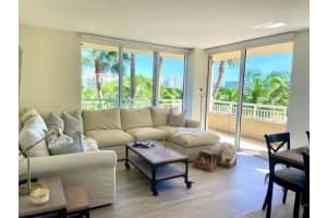 19501 W Country Club Drive 414, Aventura