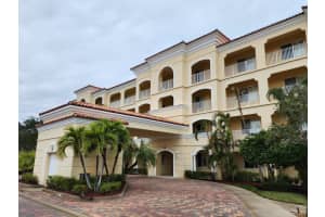35 Harbour Isle Drive 104, Fort Pierce