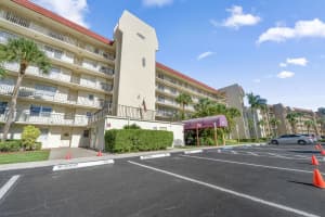 3871 Via Poinciana 201, Lake Worth