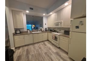 35 Harbour Isle Drive W 101, Fort Pierce