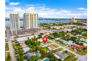 121 Bayberry Drive, Lake Park